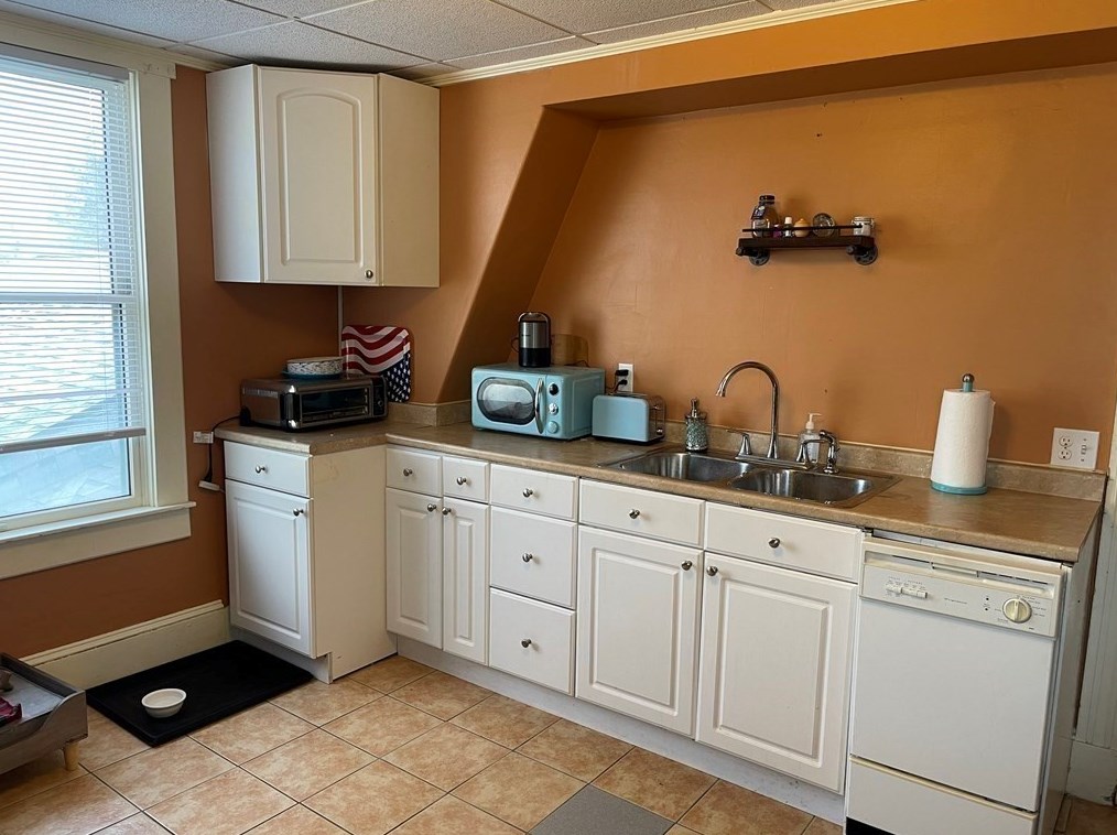 312 Main St, New Bedford MA 02743-1533 exterior