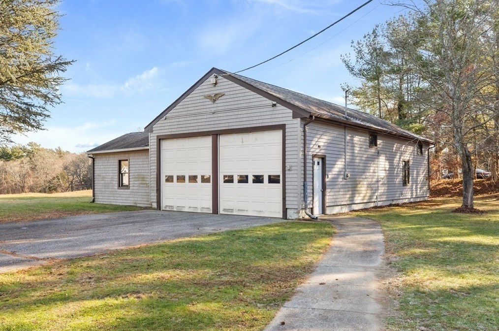 312 Main St, New Bedford MA 02743-1533 exterior