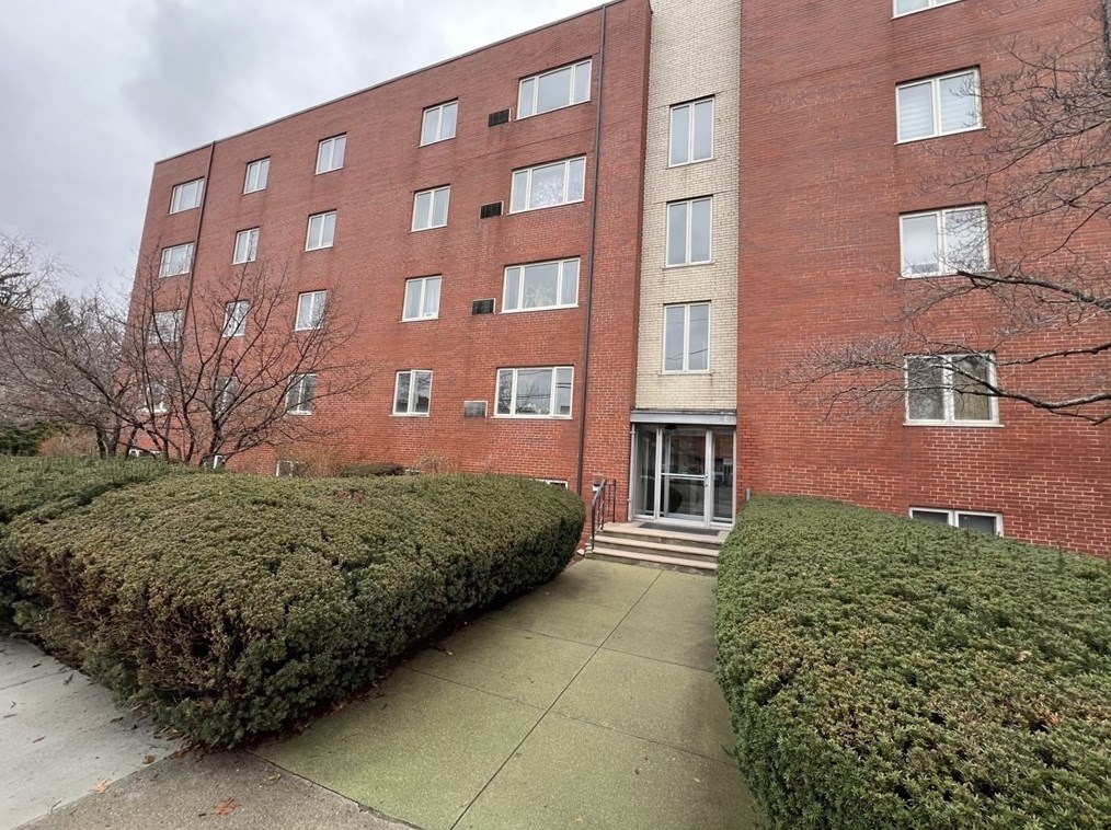 114 Pleasant St, Arlington MA  02476-8146 exterior