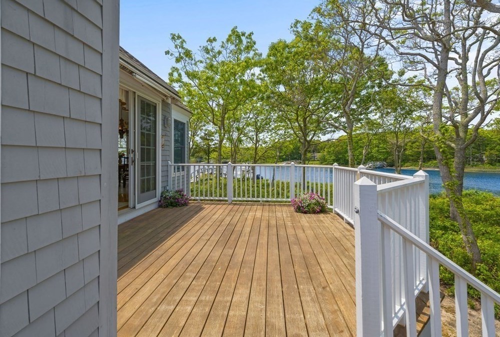 37 Keel Way, Mashpee MA 02649-4011 exterior