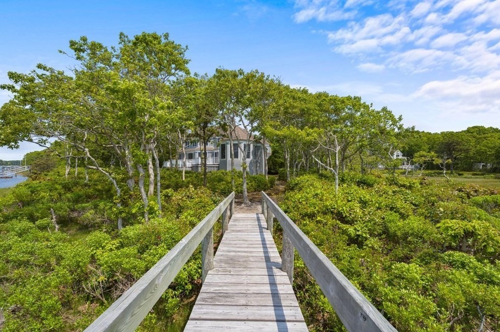 37 Keel Way, Mashpee MA 02649-4011 exterior