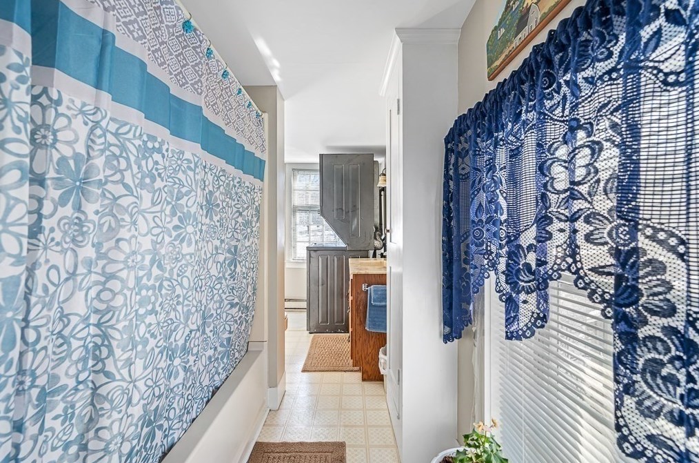 16 Boston Rd, Sutton MA 01590-2408 exterior