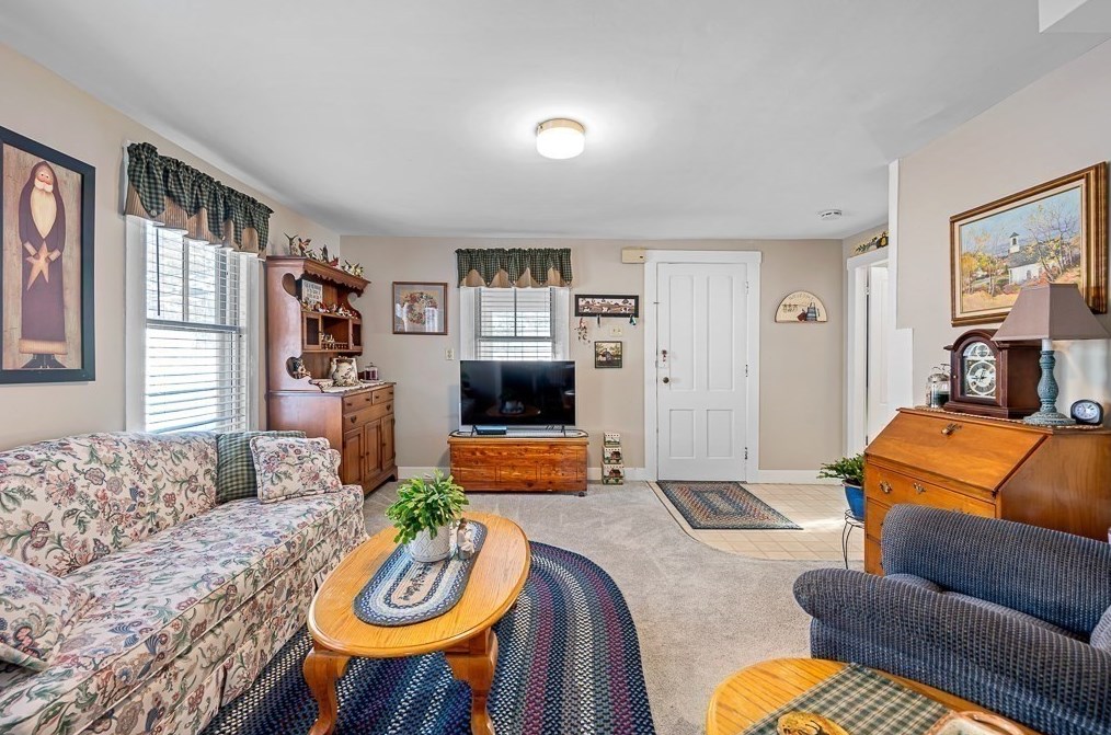 16 Boston Rd, Sutton MA 01590-2408 exterior