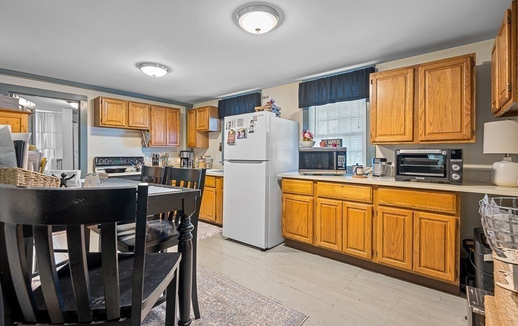 16 Boston Rd, Sutton MA 01590-2408 exterior