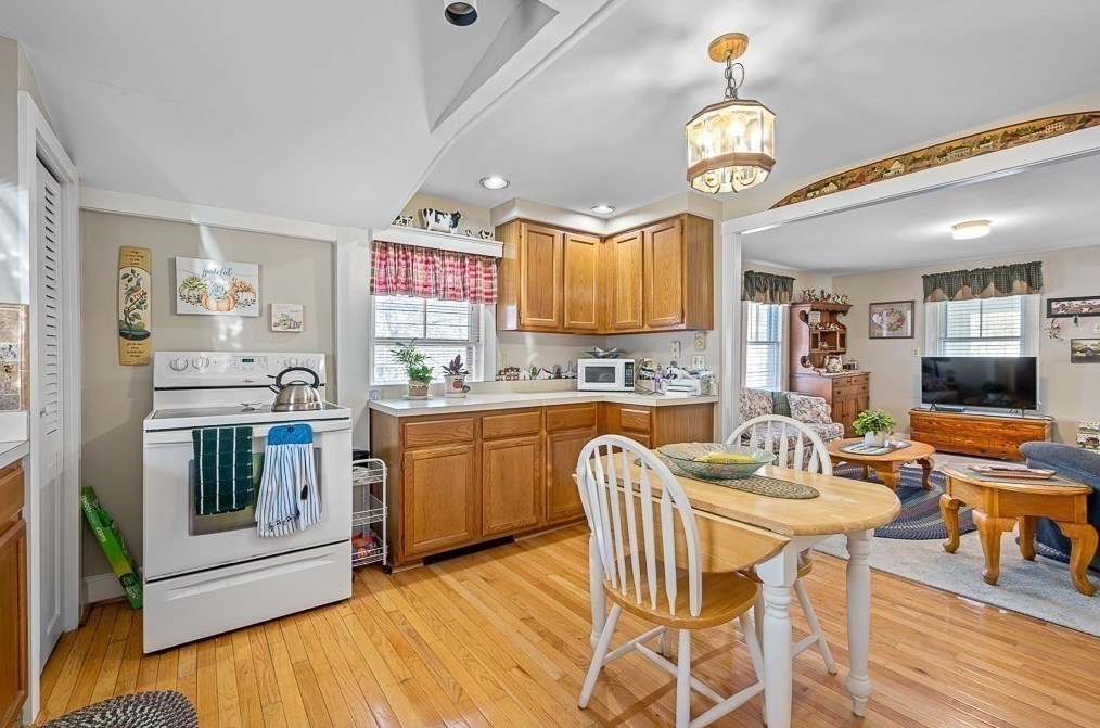 16 Boston Rd, Sutton MA 01590-2408 exterior