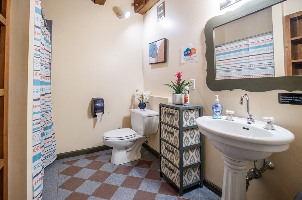 296 Main St, Sheffield MA 01257-9696 exterior