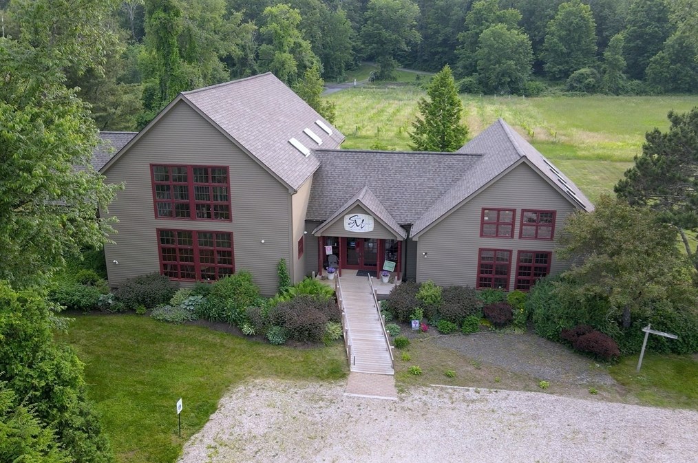 296 Main St, Sheffield MA 01257-9696 exterior