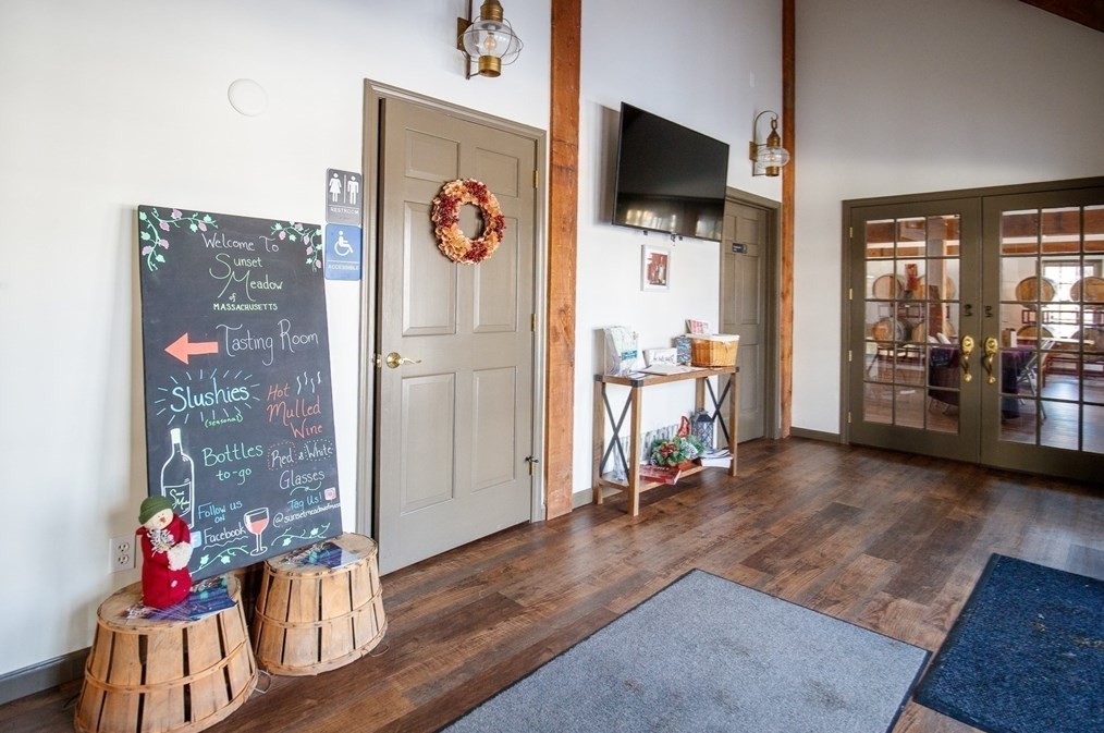 296 Main St, Sheffield MA 01257-9696 exterior