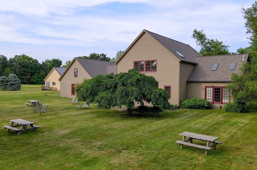 296 Main St, Sheffield MA 01257-9696 exterior