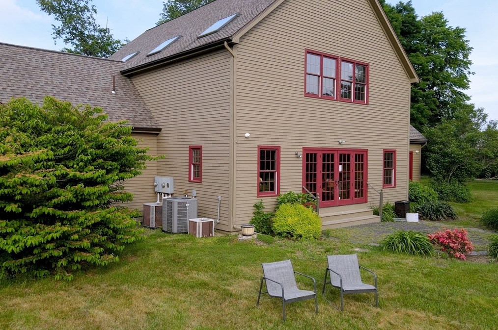 296 Main St, Sheffield MA 01257-9696 exterior