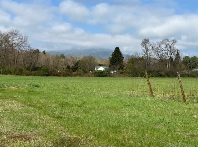 296 Main St, Sheffield MA 01257-9696 exterior