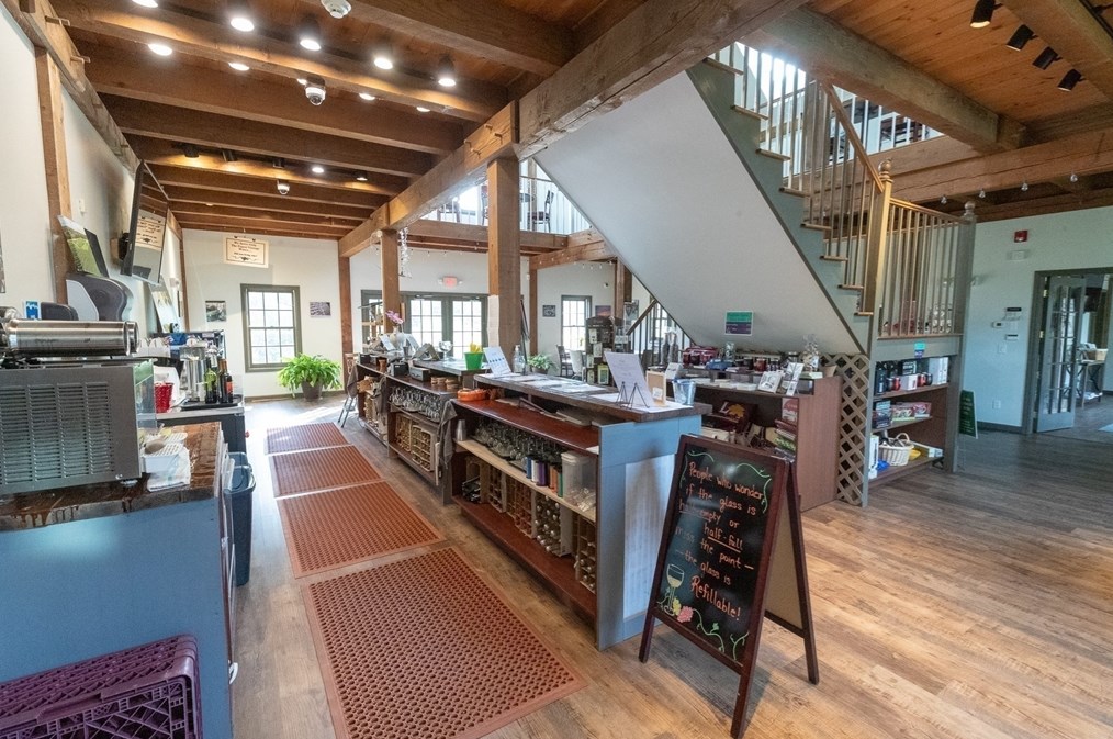 296 Main St, Sheffield MA 01257-9696 exterior