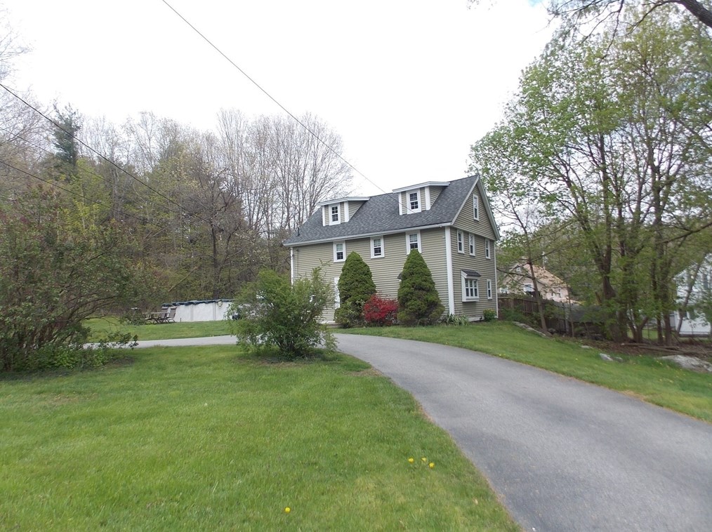 7 Bolton St, Hudson, MA 01749