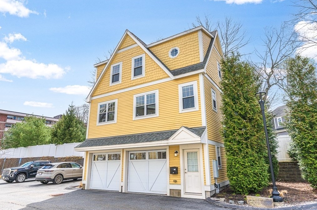 56 Eliot St, Milton MA 02186-3007 exterior