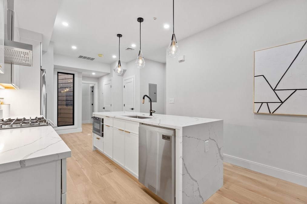 97 Thorndike St, Cambridge MA  02141-1745 exterior