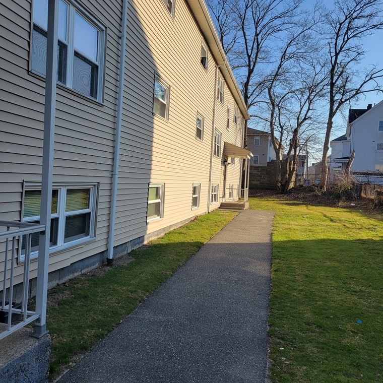 123 Snell St, Fall River MA  02721-2719 exterior