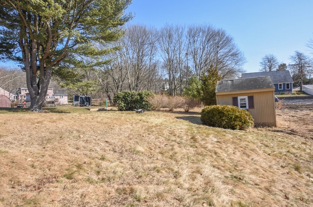 52 Pleasant St, Upton, MA 01568