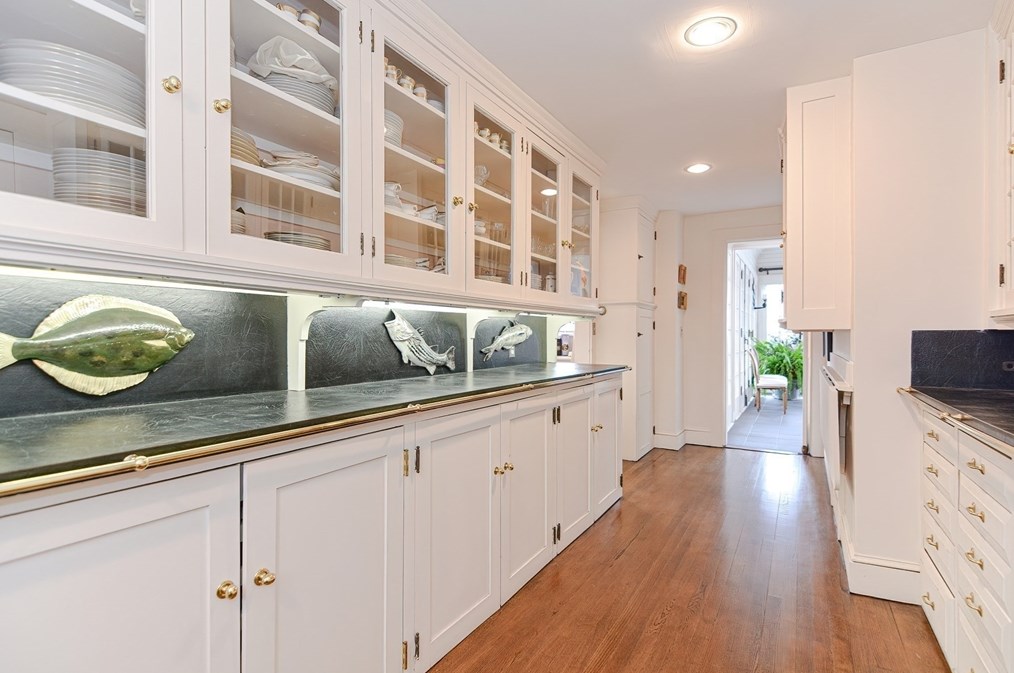 33 Way Rd, Gloucester MA 01930-4315 exterior