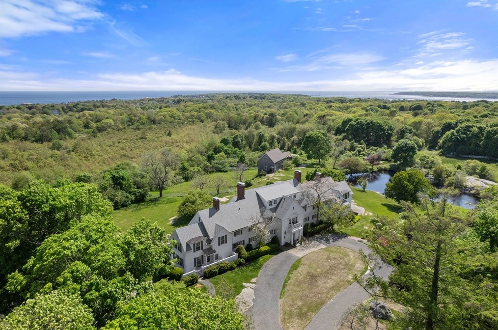 33 Way Rd, Gloucester MA 01930-4315 exterior