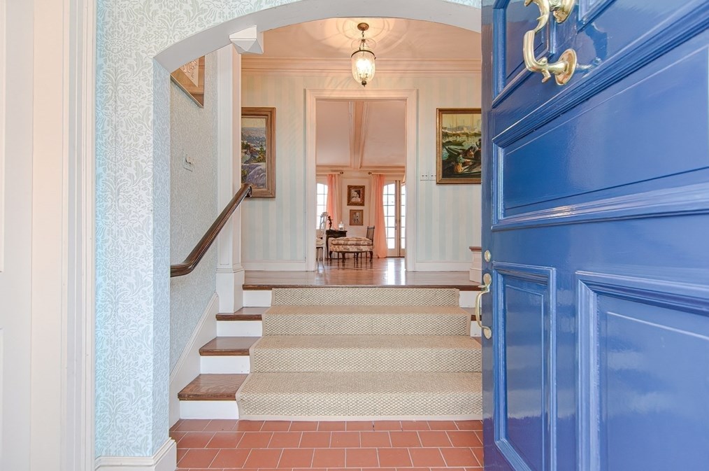 33 Way Rd, Gloucester MA 01930-4315 exterior