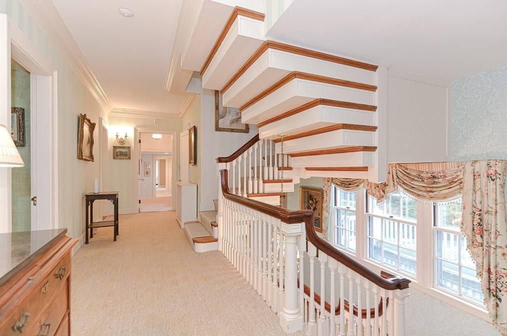 33 Way Rd, Gloucester MA 01930-4315 exterior