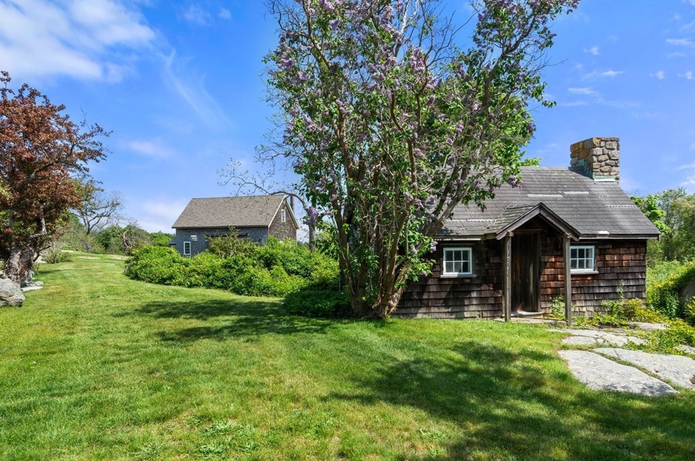 33 Way Rd, Gloucester MA 01930-4315 exterior