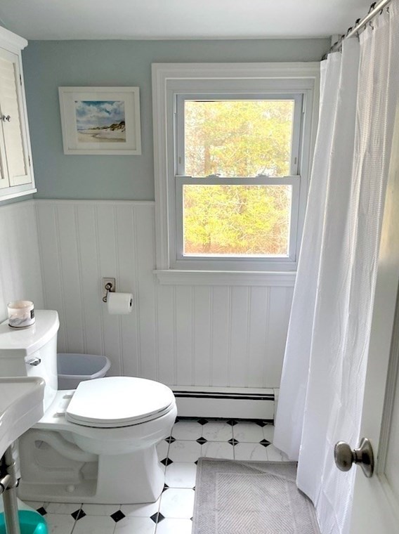 65 Brooks Pl, West Bridgewater MA  02379-1113 exterior