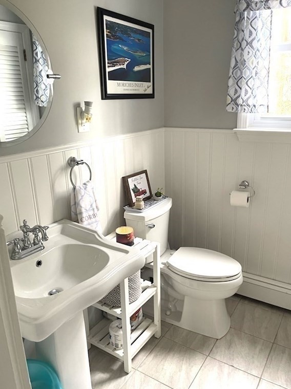 65 Brooks Pl, West Bridgewater MA  02379-1113 exterior