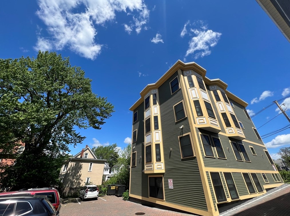 116 Holland St, Somerville MA 02144-2708 exterior