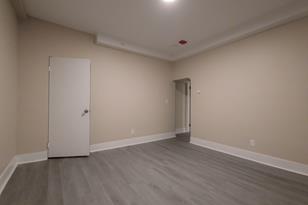 61 Dartmouth St, Waltham, MA 02453-2889