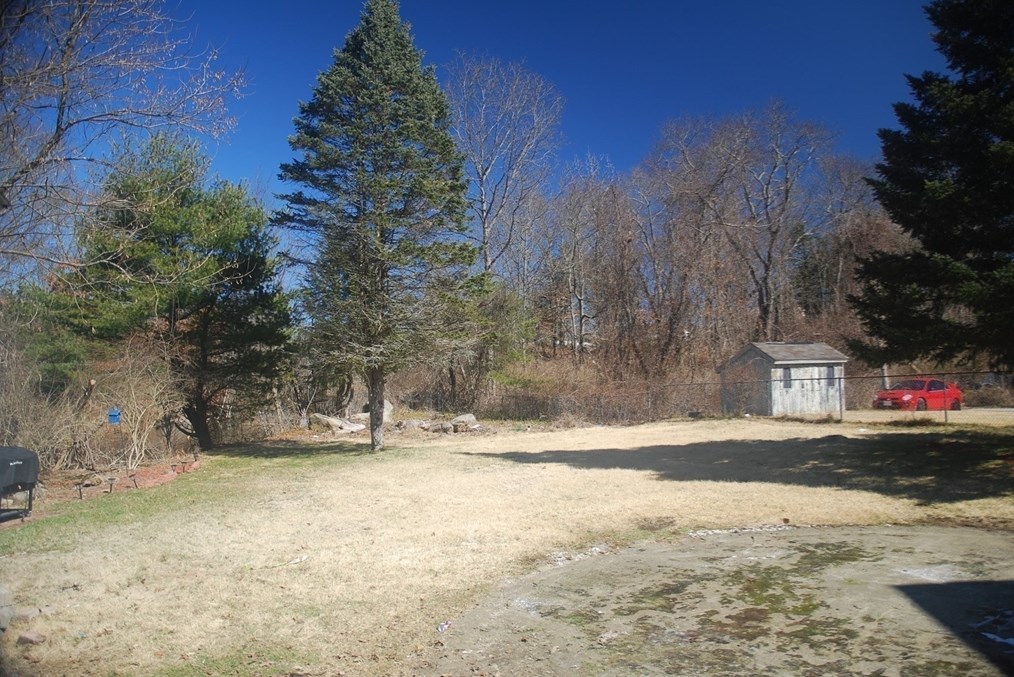 8 Pine St, Dudley MA  01571-3224 exterior