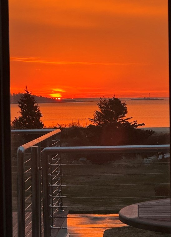 16 Meadow Shores Rd, Dartmouth MA  02748-1431 exterior