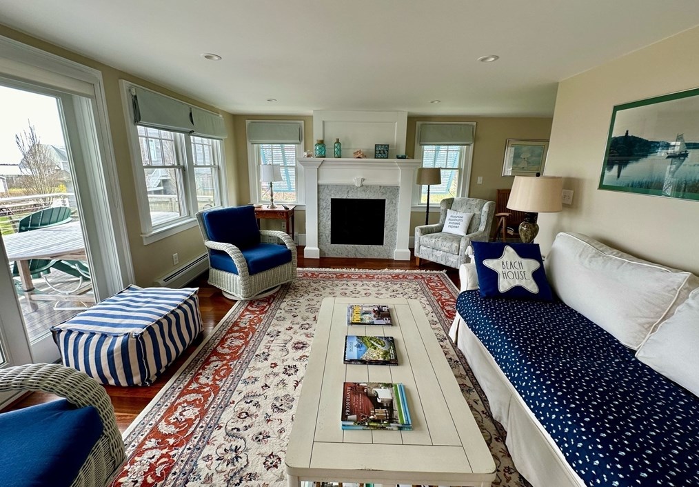 16 Meadow Shores Rd, Dartmouth MA  02748-1431 exterior