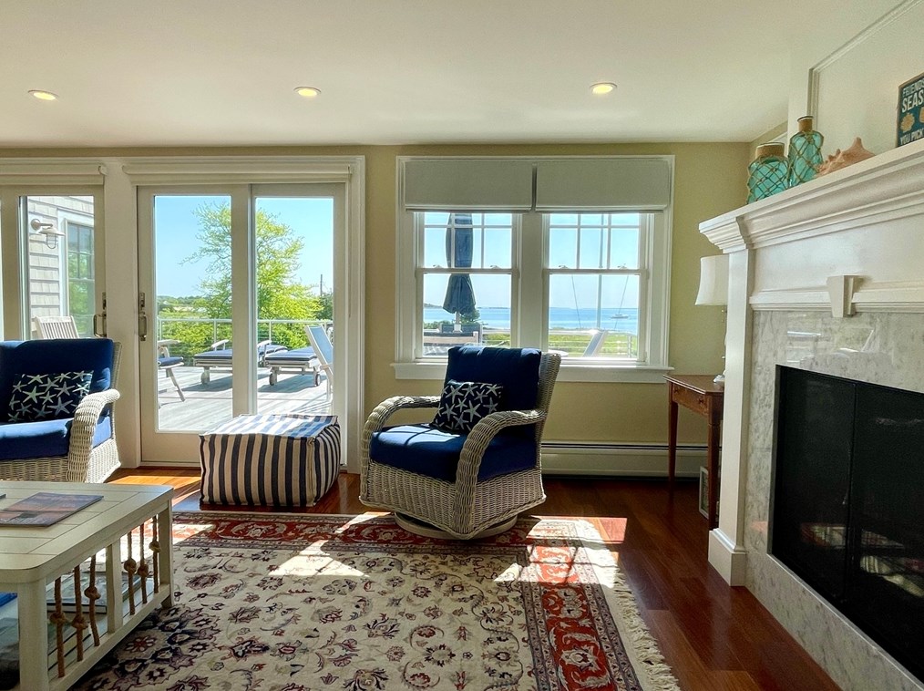 16 Meadow Shores Rd, Dartmouth MA  02748-1431 exterior