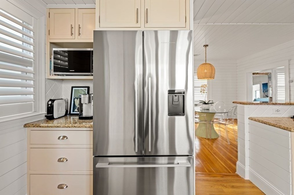 230 Wilson Rd, Nahant MA 01908-1058 exterior