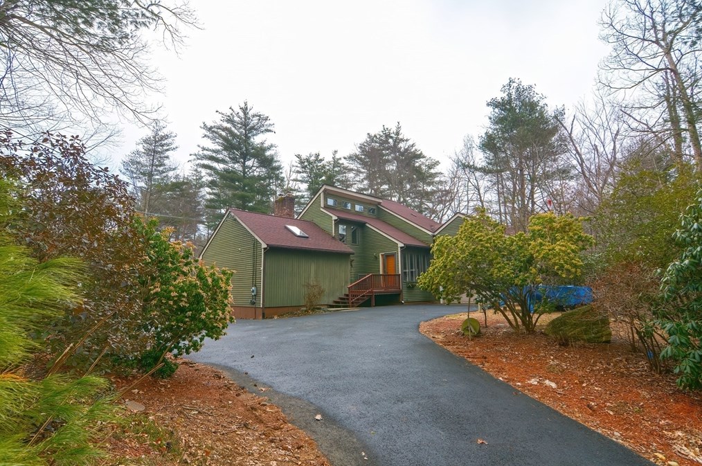 72 Allen Rd, Sturbridge, MA 01566