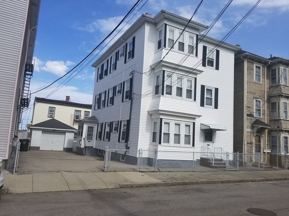 117 Thomas St, Fall River MA  02723-2403 exterior
