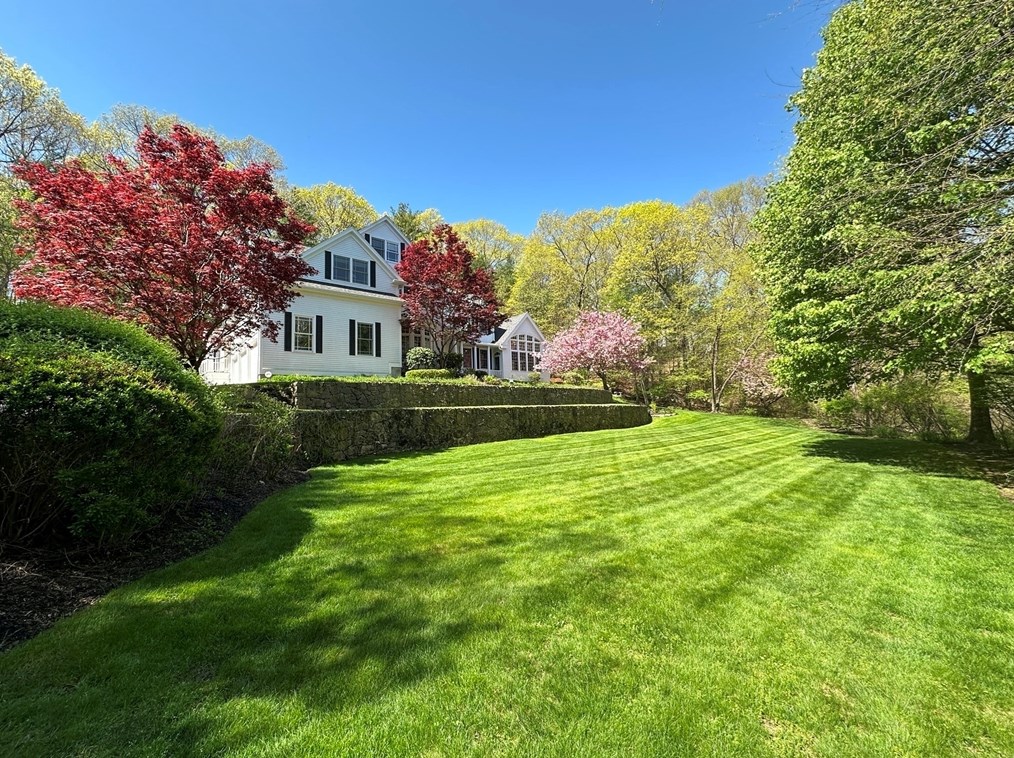 8 Stonemeadow Dr, Islington, MA 02090 exterior