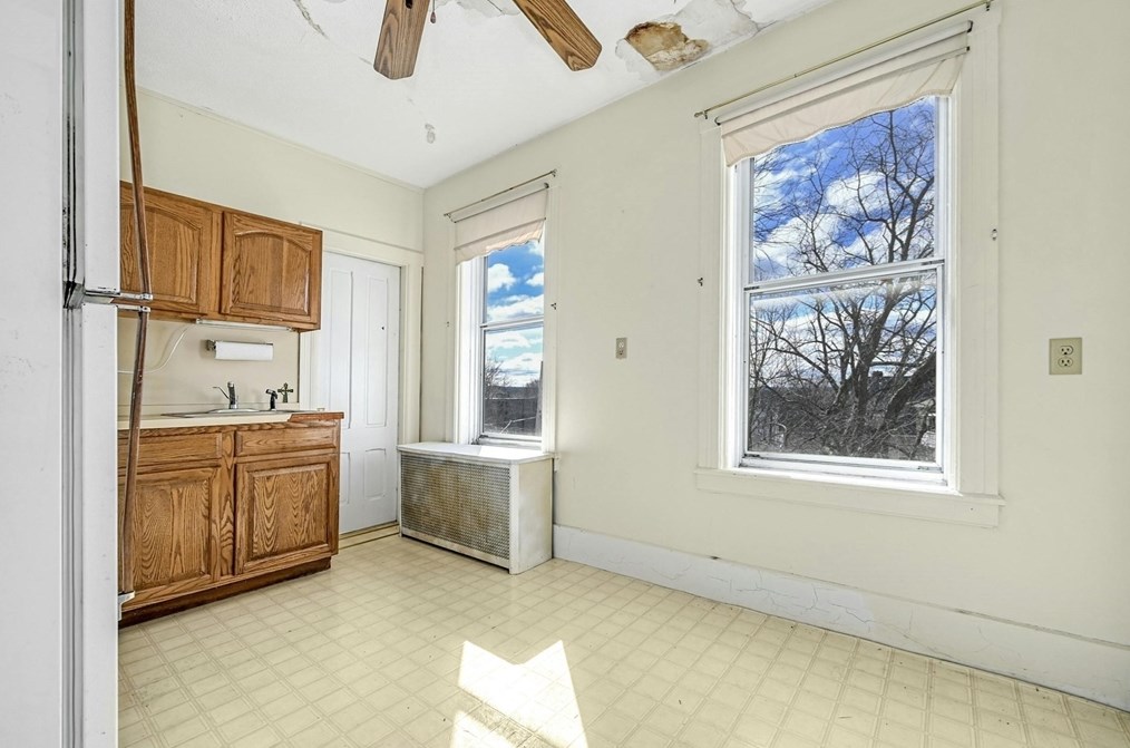 185 Vernon St, Worcester MA 01607-1190 exterior