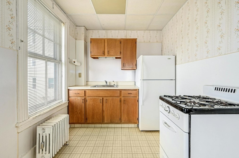 185 Vernon St, Worcester MA 01607-1190 exterior