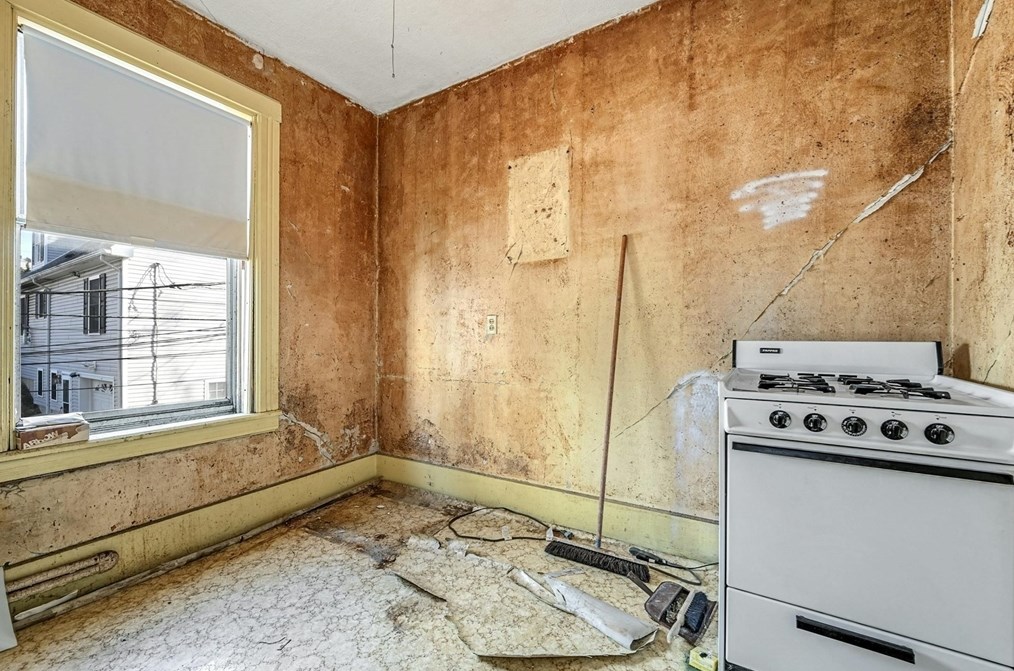 185 Vernon St, Worcester MA 01607-1190 exterior