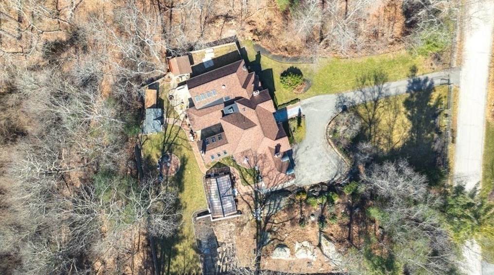 4 Pinecrest Rd, Hingham MA 02043-3027 exterior