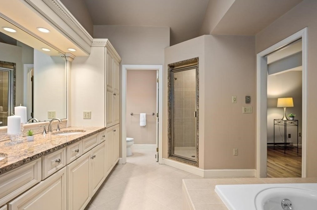 49 Flagg Rd, Southborough MA 01772-1419 exterior