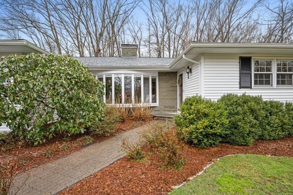 49 Flagg Rd, Southborough MA 01772-1419 exterior