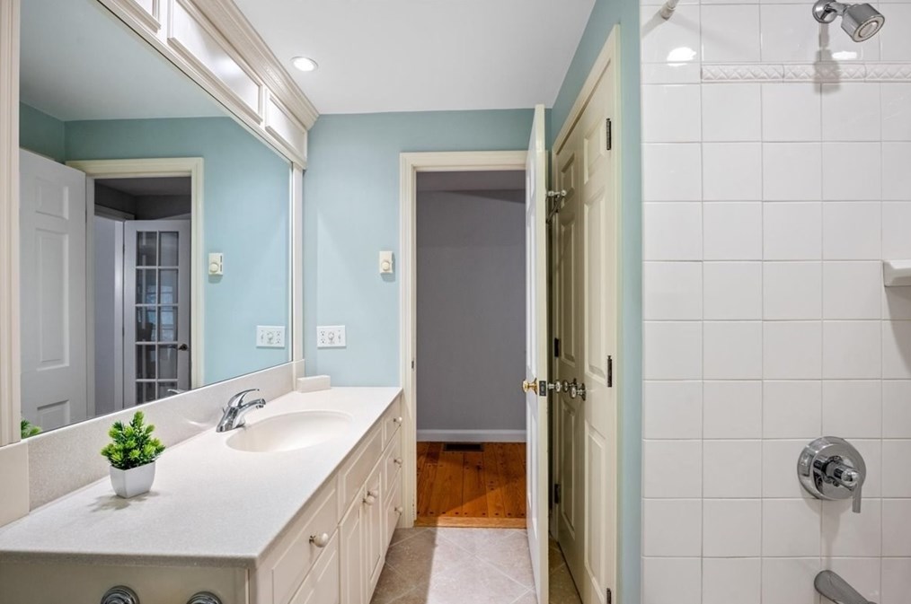 49 Flagg Rd, Southborough MA 01772-1419 exterior