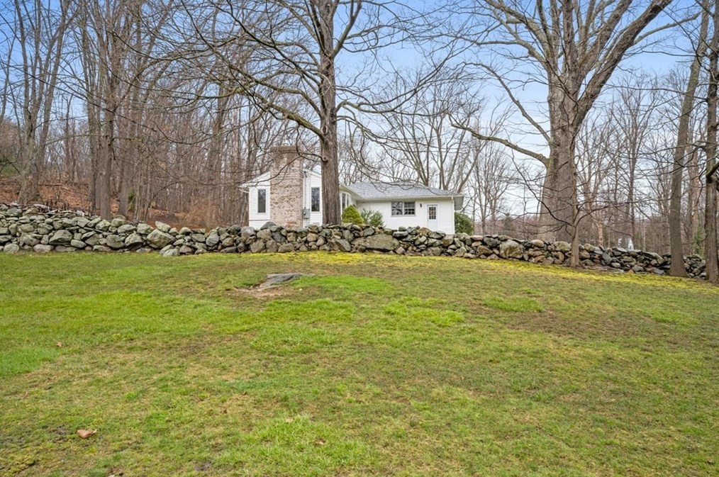 49 Flagg Rd, Southborough MA 01772-1419 exterior