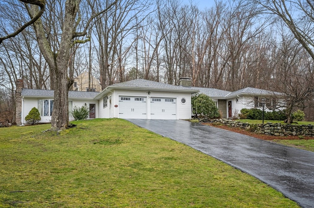 49 Flagg Rd, Southborough MA 01772-1419 exterior