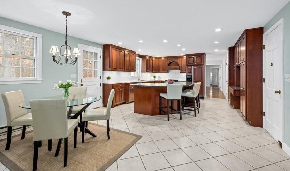 49 Flagg Rd, Southborough MA 01772-1419 exterior