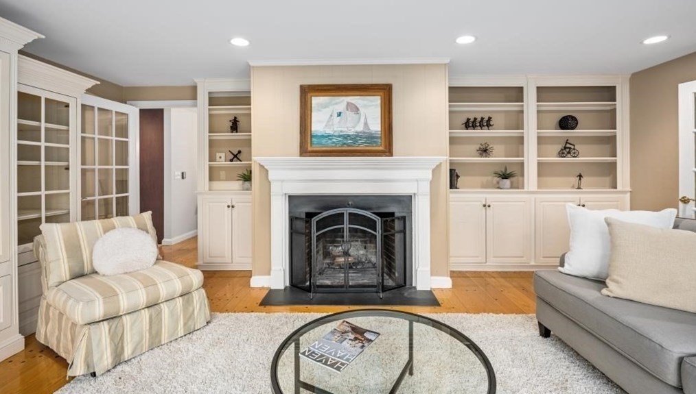 49 Flagg Rd, Southborough MA 01772-1419 exterior