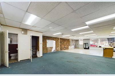 2011 Riverdale, West Springfield, MA 01089 - Photo 2